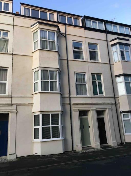 Tidesreach Filey, Sleeps 13, Close To Beach Екстериор снимка