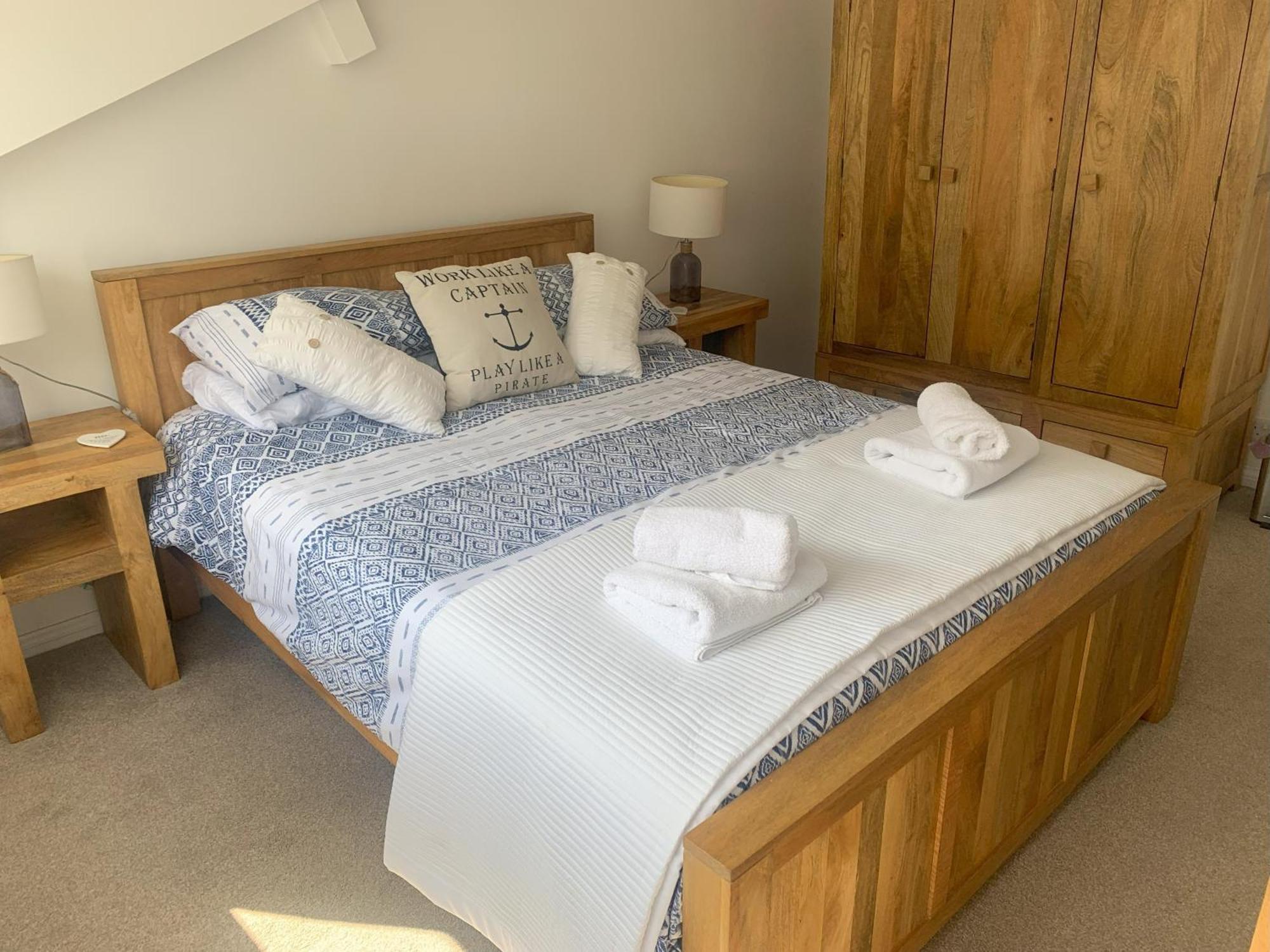 Tidesreach Filey, Sleeps 13, Close To Beach Екстериор снимка