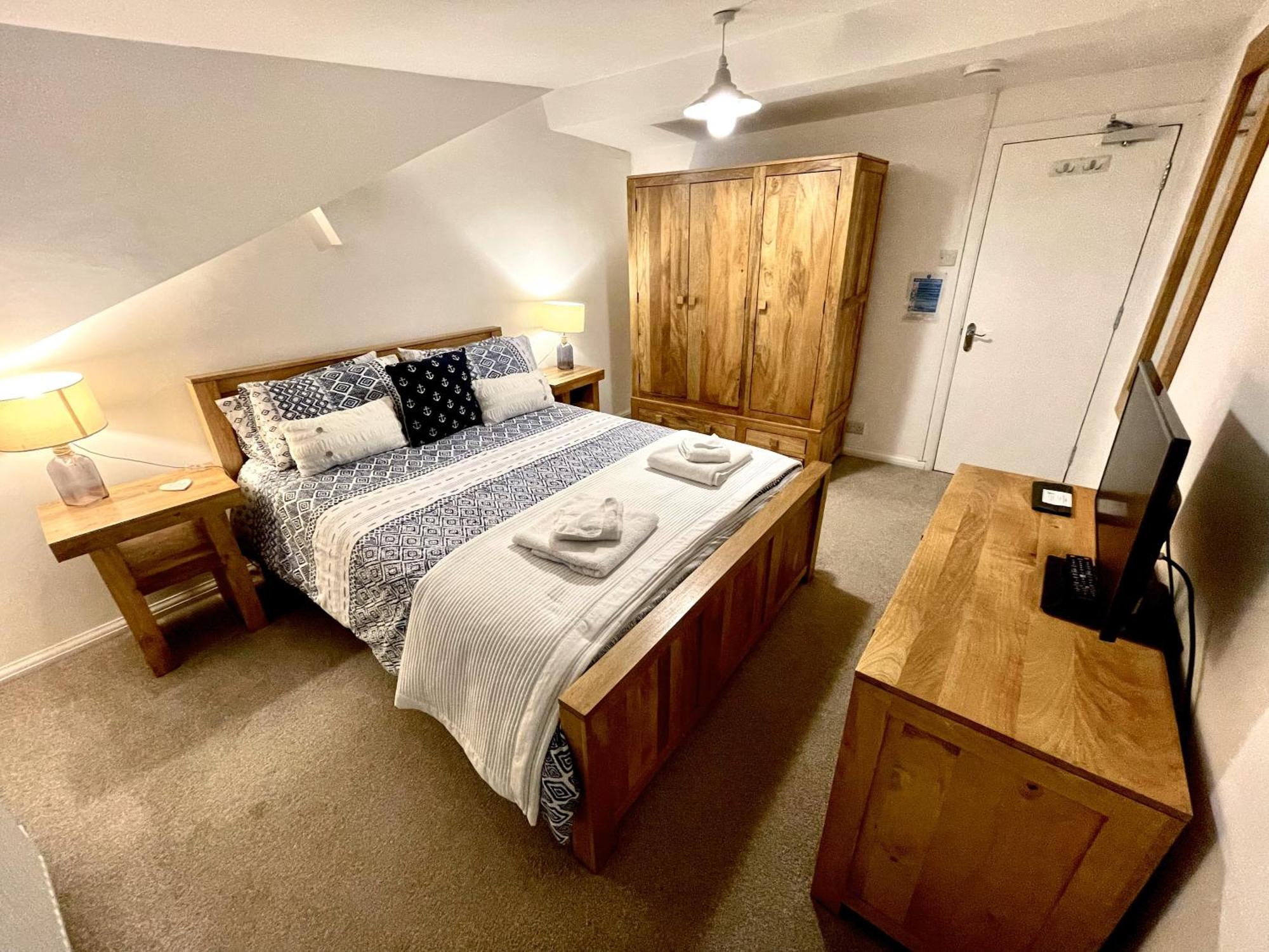 Tidesreach Filey, Sleeps 13, Close To Beach Екстериор снимка
